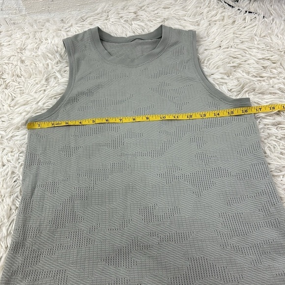 Lululemon Swiftly Breathe Muscle Tank Vented Camo Silver Drop / Vapor - Picture 3 of 5
